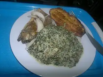 Plat_de_Ndolè_avec_Plantains_Tapés_Frits_+Poisson_Frit