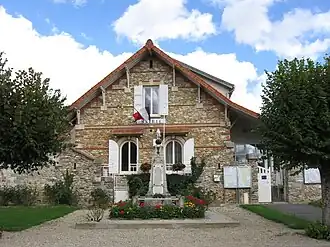 The town hall in Échouboulains