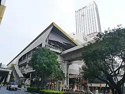 Exterior of Charoen Nakhon station.