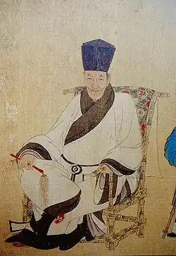 Ming man wearing shenyi
