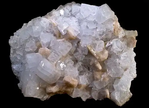 Fluorapophyllite-(K) and stilbite