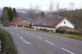 General view of the Magny well from the Ronchamp-Clairegoutte road. In the foreground, the white-painted boiler house, now converted into housing.