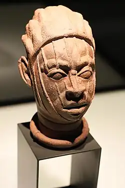Memorial head with vertical facial striations typical of ife heads, Nigeria, 12th century AD, terracotta – Ethnological Museum, Berlin