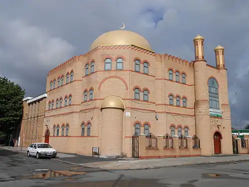 Al-Rahma Mosque, Hatherley Street, Toxteth (1974) at the left of the photo, the main building was built the early 2000s