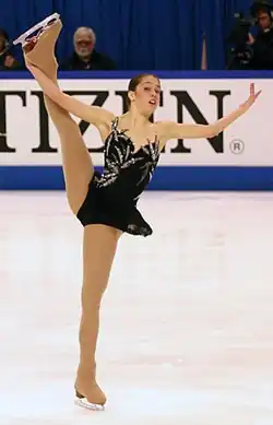 Y spin - ankle hold (Alissa Czisny)