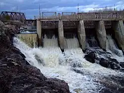 Barrage sur la rivière la Petite-Décharge