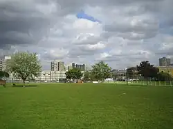 Bartlett Park, London (IXUS 40)