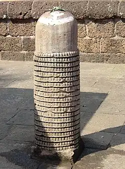 a Sahasra-linga (with 1001 carvings).