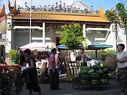 Street vendors outside the Guanyin Gumiao Temple