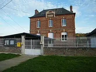 The town hall and school in Boussicourt