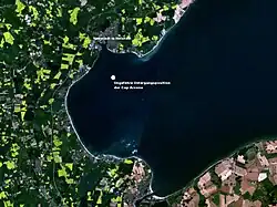 Bay of Lübeck, 3 kilometres (2 mi) from Neustadt in Holstein (left at the top): position of the sinking of the S.S. Cap Arcona.[26]