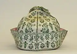Italian cap, c. 17th century. Metropolitan Museum of Art.[4]