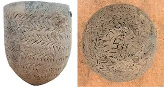 Ceramic vessel from the burial in the village of Mendur-Sokkon (side view, bottom view).[1]