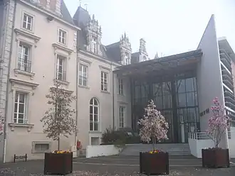 The town hall, in Changé