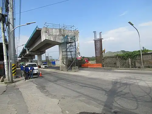 Columns of the MRT 7 railway line are being constructed.