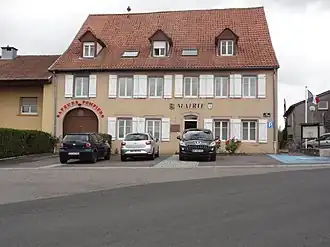 The town hall in Dolving