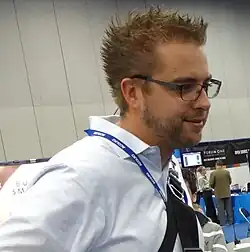 Headshot of Dries with a blue shirt and glasses.