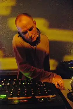 Eddie Richards performing in 2007