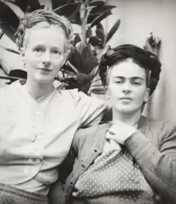 Emmy Lou Packard and Frida Kahlo in 1941 in Coyoacán, Mexico