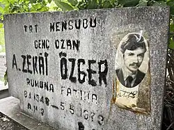 The headstone of Arkadaş Zekai Özger and the photograph on it.