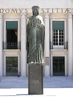 Mumadona Dias statue