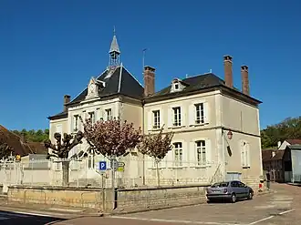 The town hall in Gy-l'Évêque