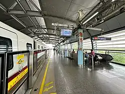 Line 4 platform (towards Nansha Passenger Port)