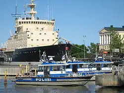 Patrol boats of the Helsinki Police Department in front of Katajanokka in 2007.