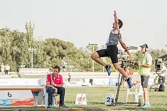 Eusebio Cáceres jumping