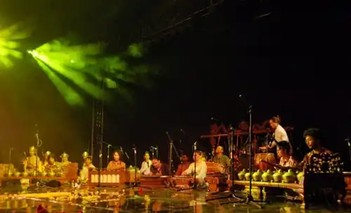Gamelan Nyi Asep Mangsa, Indra Swara, Mexico, on 27 March 2015.