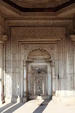 Decoration inside the Marble Mehrab at Sultan Ghari