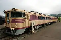 Kiha 82-1 and Kishi 80-34 in Otaru