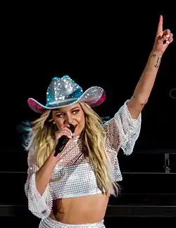 Kelsea Ballerini (27)