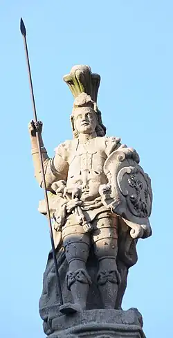 Guimarães de Duas Caras sculpture