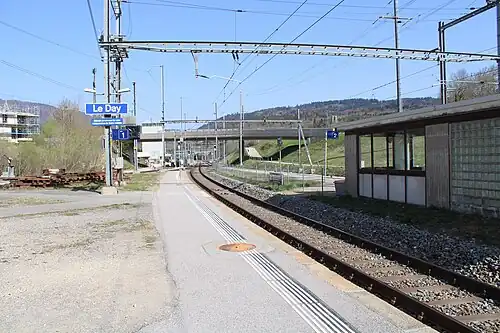Island platform next to two railway lines