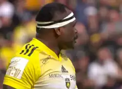 Levani Botia playing for La Rochelle and wearing 2022-23 home kit on 9 April 2023