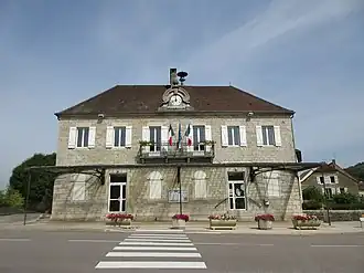 The town hall in Macornay