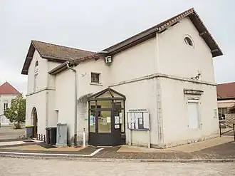 The town hall in Pouligney