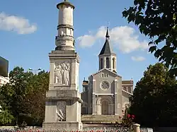 View of Montceau-les-Mines War Memorial in front of the parish church. We can see the bas-relief showing a soldier saying his farewells before going off to war and the reproduction of a miner's lamp.