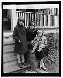 Mrs. Ralph E. Pearsons & children, 1926