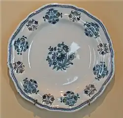 Plate with grand feu decorations