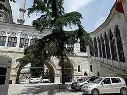 Imperial pavilion: a ramp on the right leads to a private lounge connected to the mosque on the left