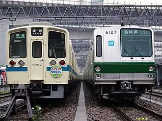 9000 series (left) with "Sayonara" headboard on May 13, 2006
