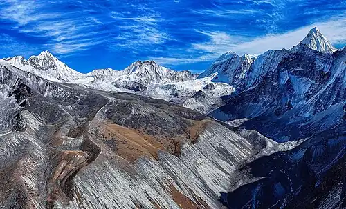 Ombigaichan (left) and Malangphutang (upper right) from the west
