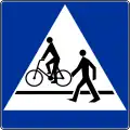 D-6b "pedestrian crossing and cyclist crossing"