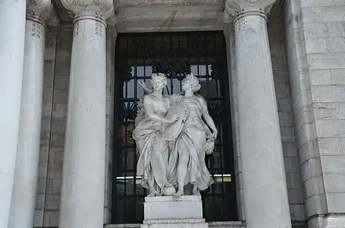 La Madurez at the Palacio de Bellas Artes