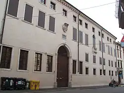 Palazzo Giustiniani Baggio, facade