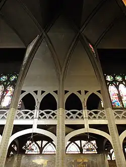 Grand arcades, tribunes and vaults