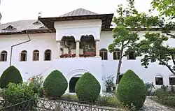 Dintr-un Lemn Monastery