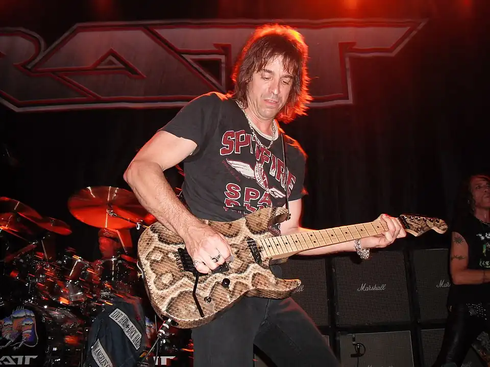 Ratt Rams head Live 2010 "Warren DeMartini" " Ratt" (4586600070).jpg